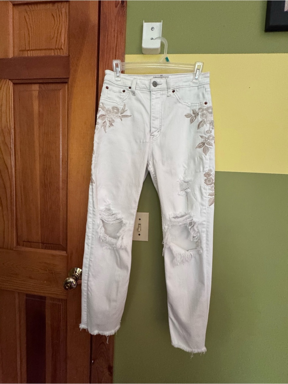 White Embroidered Distressed Women’s Jeans